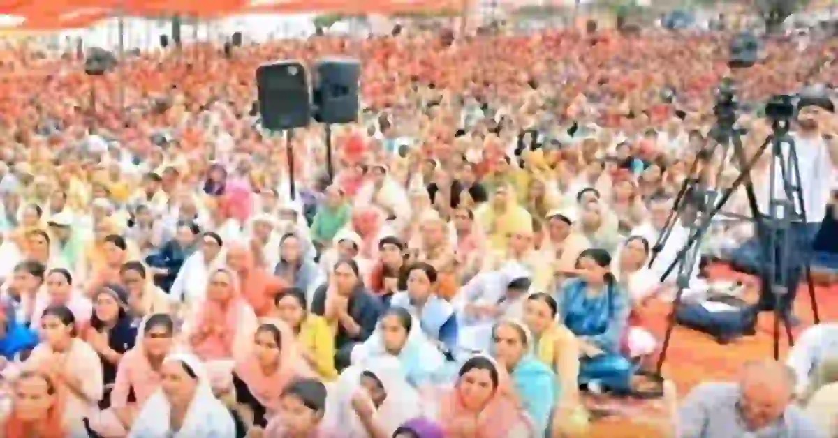 கூட்ட நெரிசல் பலி: பக்தி சொற்பொழிவில் நடந்தது என்ன? கூட்ட நெரிசல் பலி: பக்தி சொற்பொழிவில் நடந்தது என்ன?